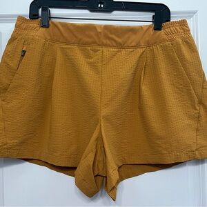 Athleta Women's Textured Brooklyn Athletic Shorts Tuscan Gold